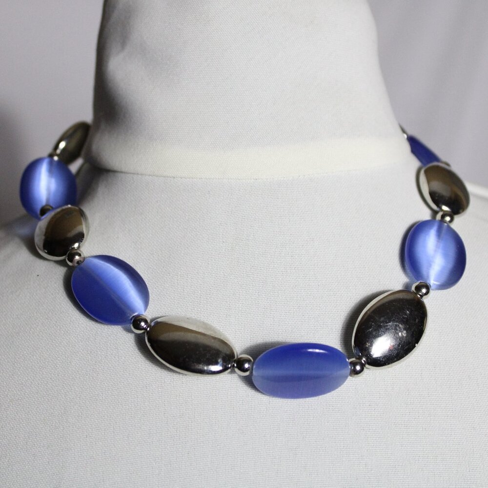 ⚡️BUY 3 for $35⚡️ Vintage Necklace 18" Blue Glass with Silver Tone Oval Beaded